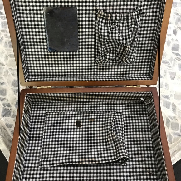 Wooden cigar box style purse. - Picture 3 of 8